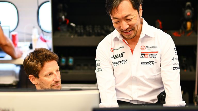 Romain Grosjean i Ajao Komatsu (Haas F1 Team slika)
