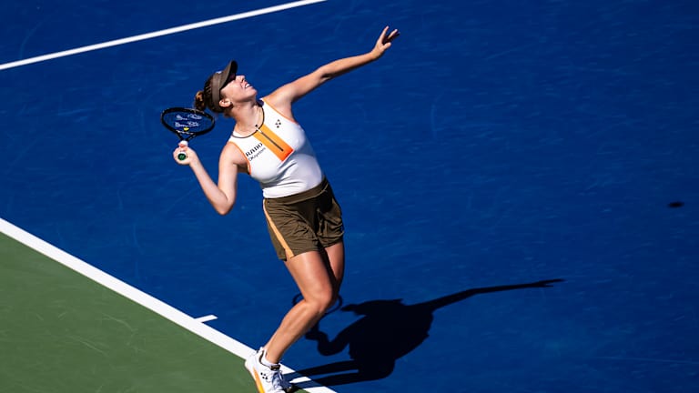Noskova se mučila sa svojim servis formom i napravila 15 duplih grešaka.