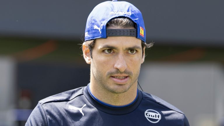 13. jun 2025, Montreal, Kvebek, Kanada: Karlos Sainz iz Španije i Vilijams gleda pre treninga uoči F1 Velike nagrade Kanade na stazi Gilles-Villeneuve 13. juna 2025. u Montrealu, Kvebek, Kanada. (Cal Sport Media preko AP Images)