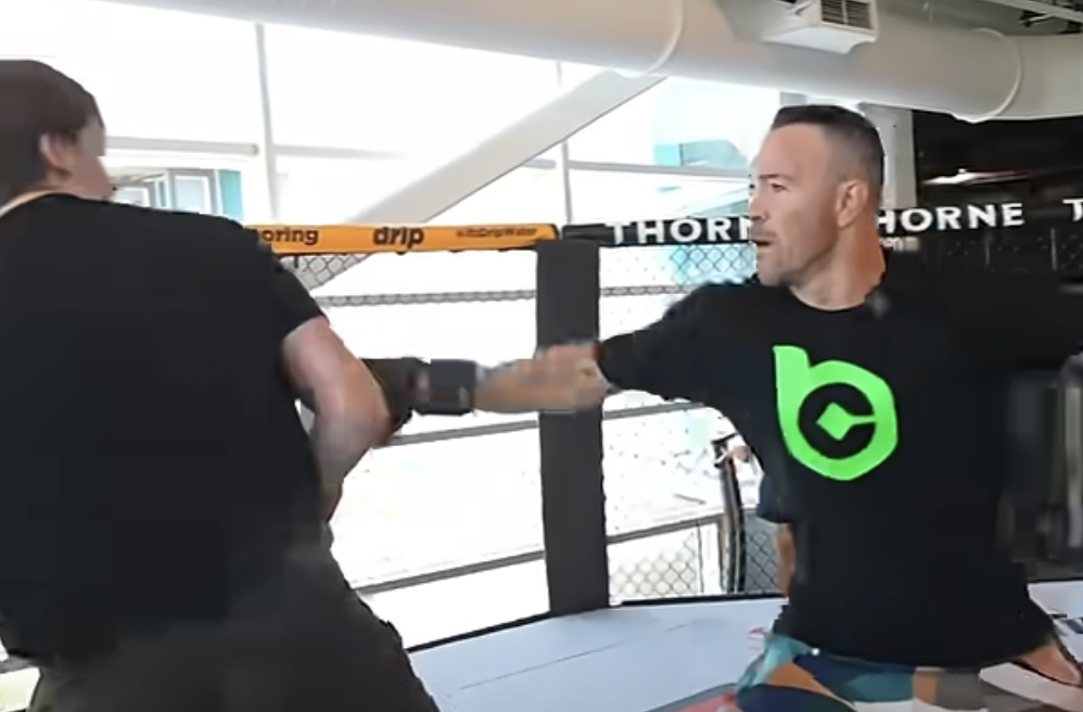 Kolbi Kovington čini da uticaj povraća tokom sparing izazova