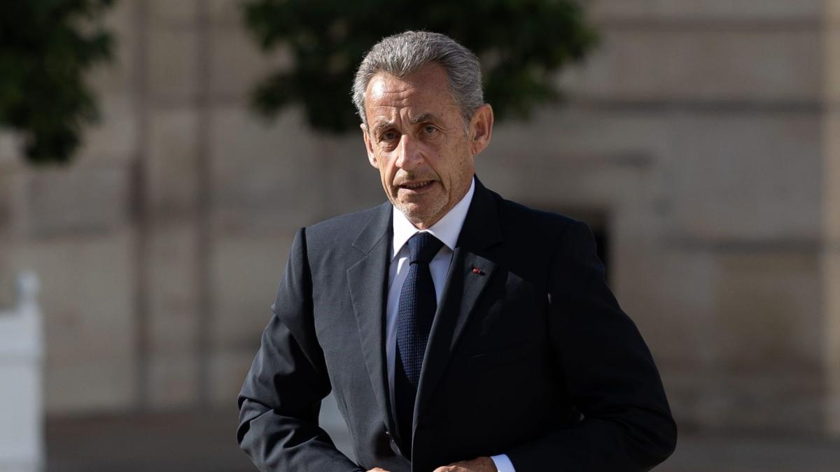 Nikolas Sarkozi je zbunio novinara sa majkom Ousmanea Dembelea