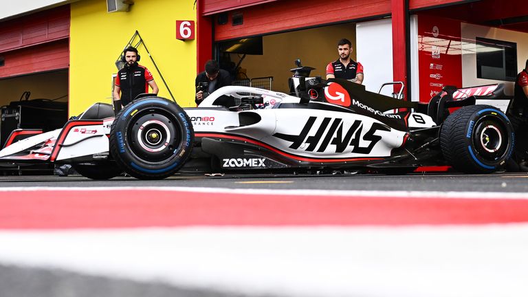 Grosjean izlazi iz garaže u Mugello (Haas F1 Team inage)