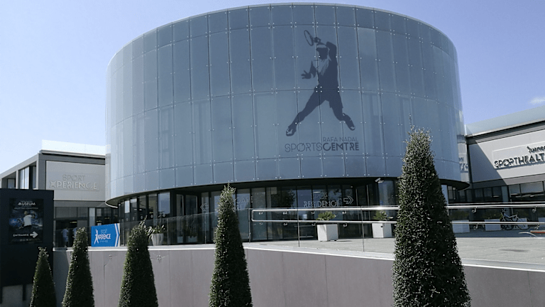 Od 2018. godine, Rafa Nadal Open je doneo tenis svetske klase u Rafin rodni grad. U prošlim izdanjima zvezde kao što su Andi Murray, Marin Čilić i Carlos Alcaraz su se takmičile u Manakoru pre ili posle svojih velikih proboja u karijeri.