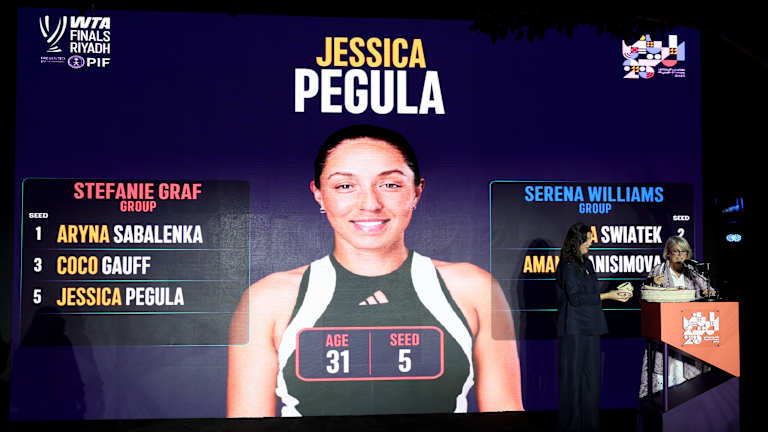 Direktor turnira Garbine Muguruza pridružuje se VTA supervizoru Kerrilyn Cramer da izabere grupe na ceremoniji žreba.