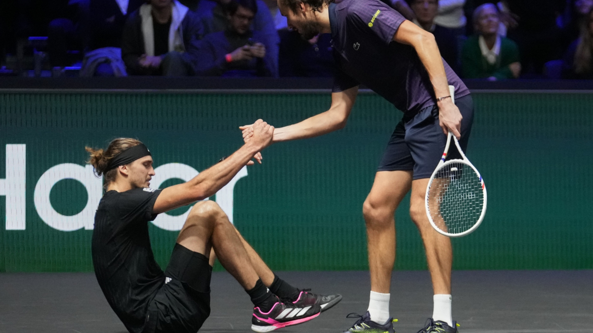 Šampion Zverev ustaje na vreme da pobedi Medvedeva i sastane se sa Sinnerom šest dana kasnije