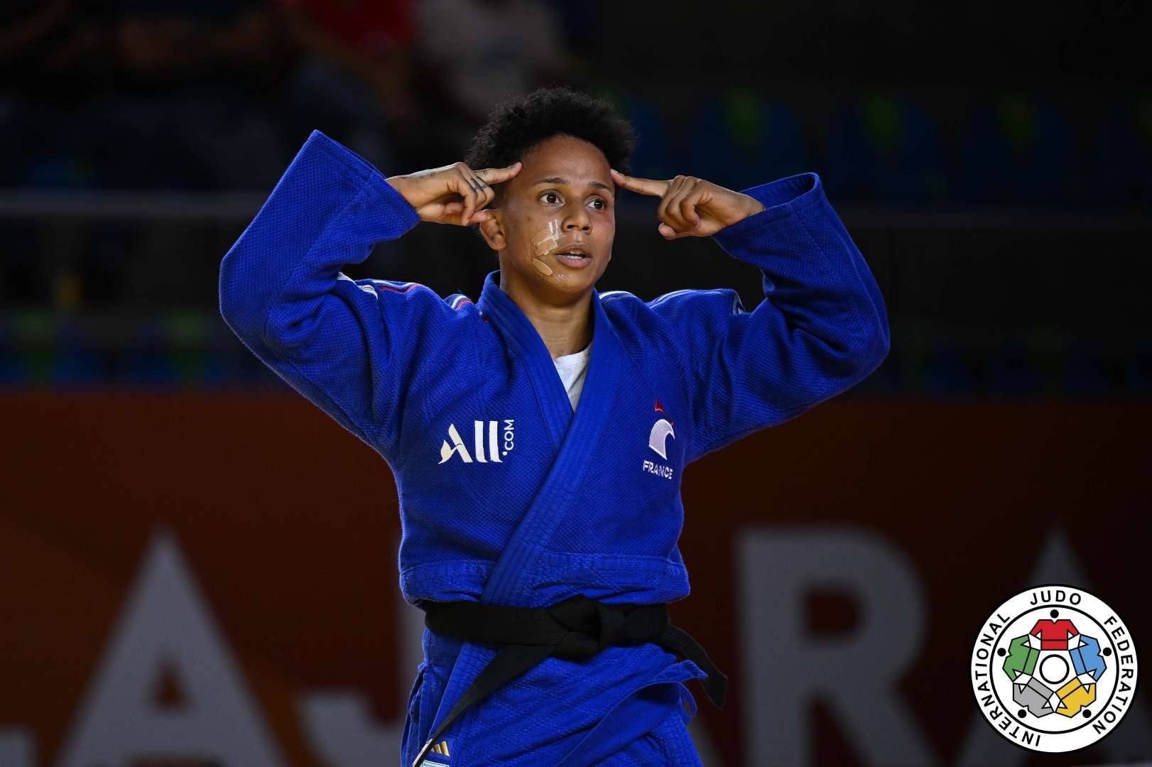 Amandine Buchard preuzima komandu u svefrancuskom finalu na U57kg