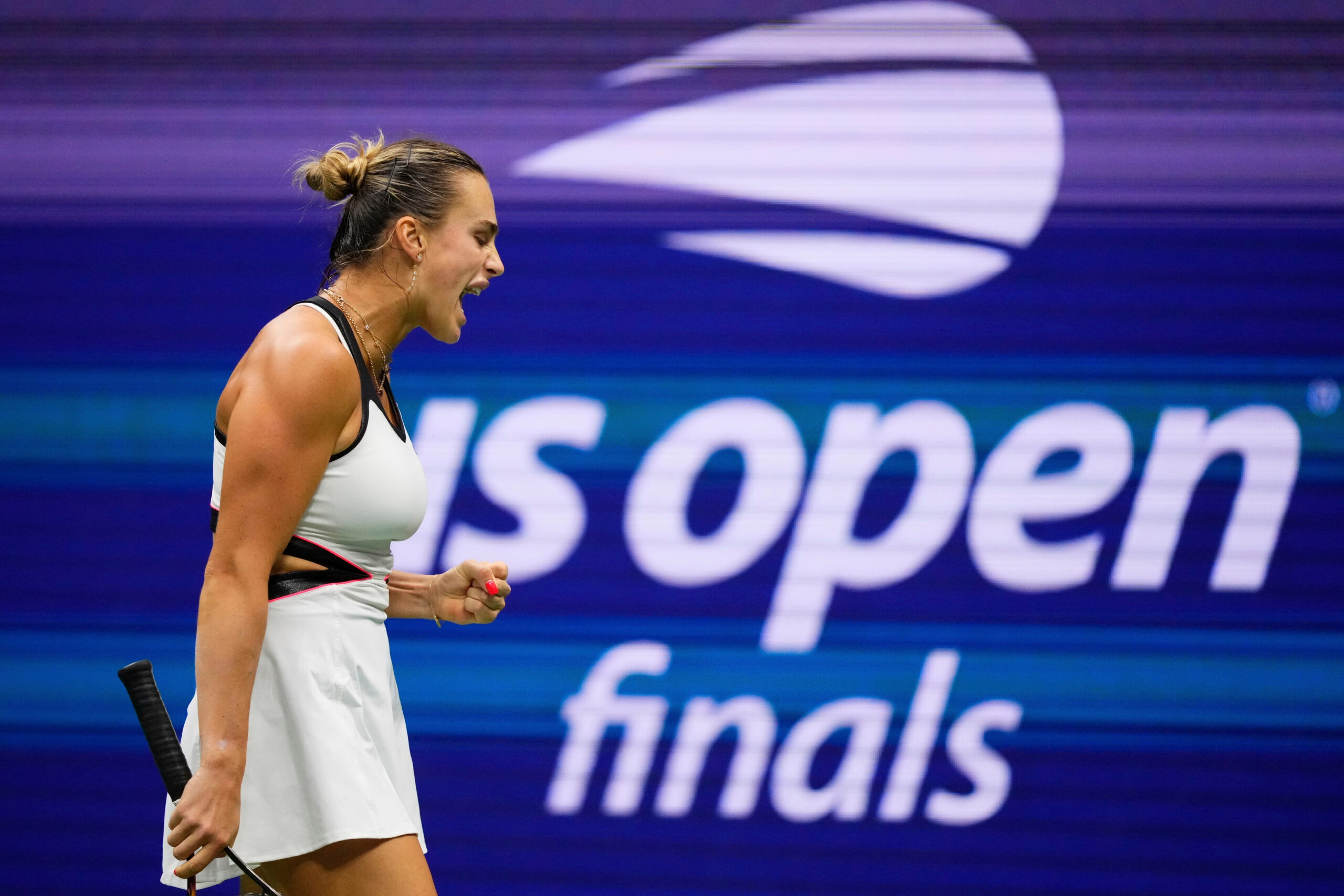 Arina Sabalenka se okuplja za napredovanje u Vuhanu, Naomi Osaka gubi od Linde Noskove