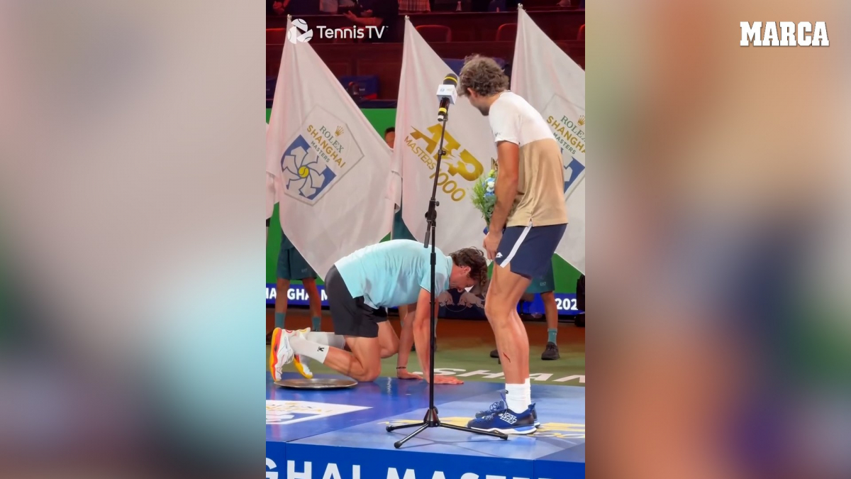 Grčevi u centru pažnje u Šangaju: Rinderknech pada na zemlju na ceremoniji dodele nagrada