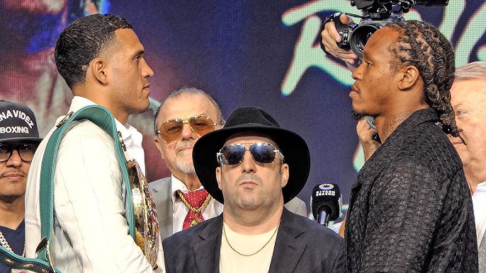 Sa Canelo povređen, Devin Hanei i David Benavidez mogli bi se ponovo boriti u februaru