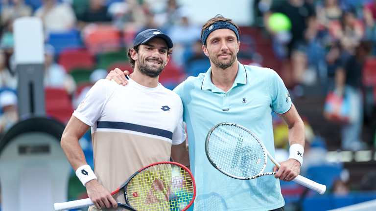 Obojica su igrali NCAA tenis na Teksas A&M univerzitetu pre nego što su postali profesionalci.