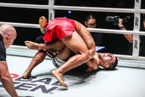 Elbek Alishov Karlo Bumina ang ONE Fight Night 37 12