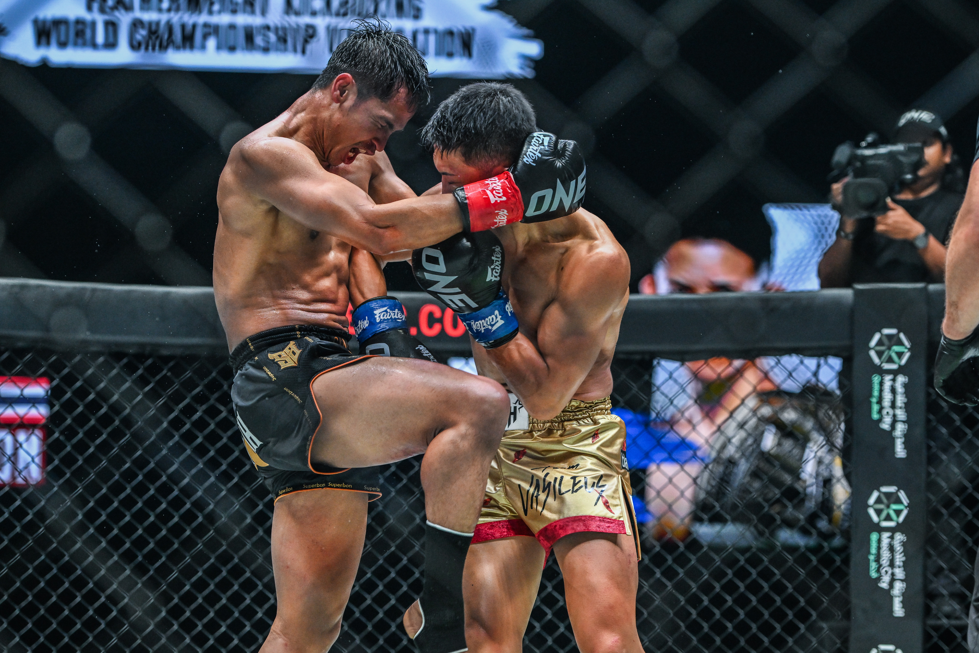 Superbon Masaaki Noiri ONE 173 28.jpg