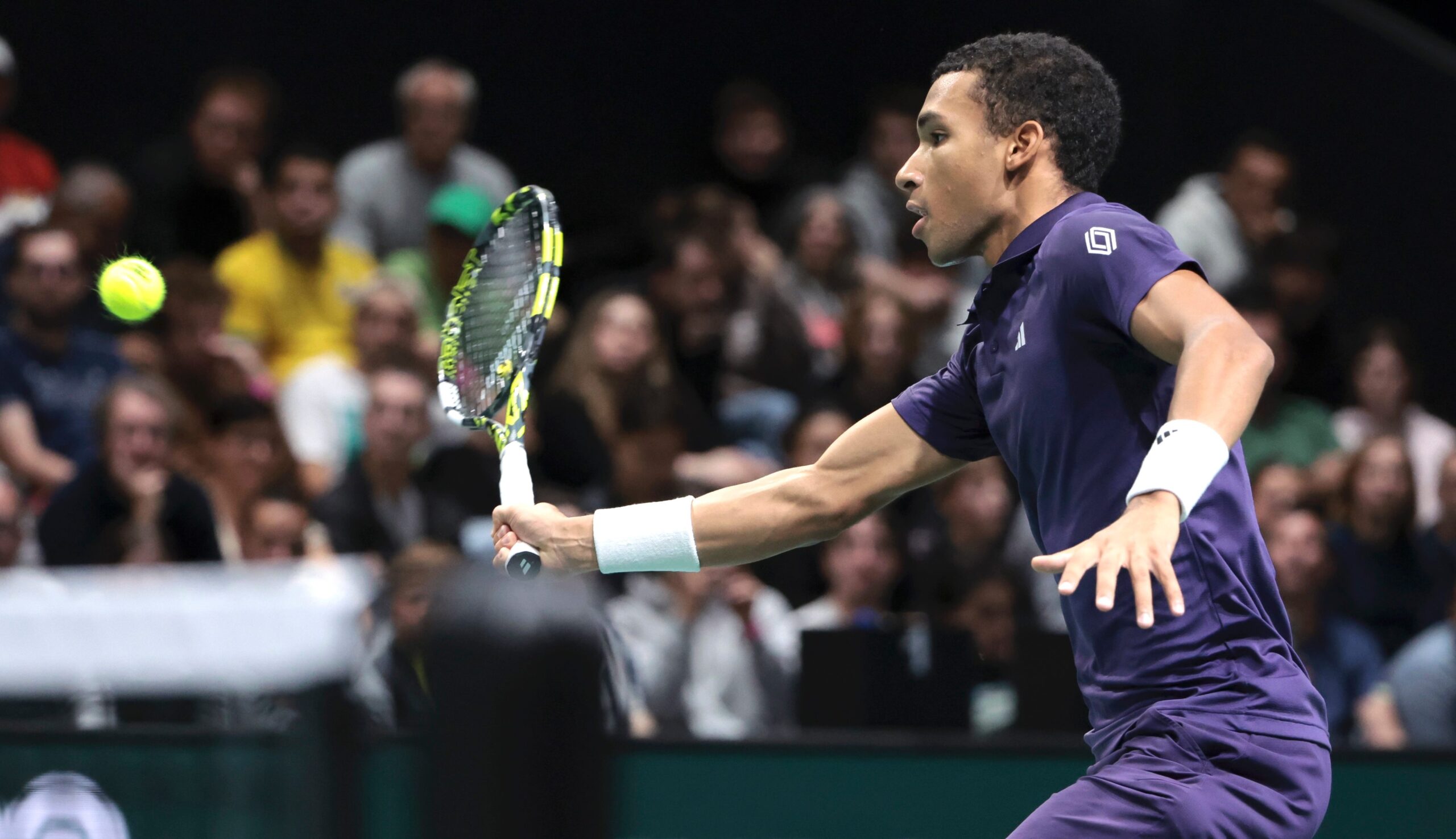 Feliks Ože-Alijasime stigao do finala u Parizu, sada pobeda daleko od kvalifikacija za ATP finale