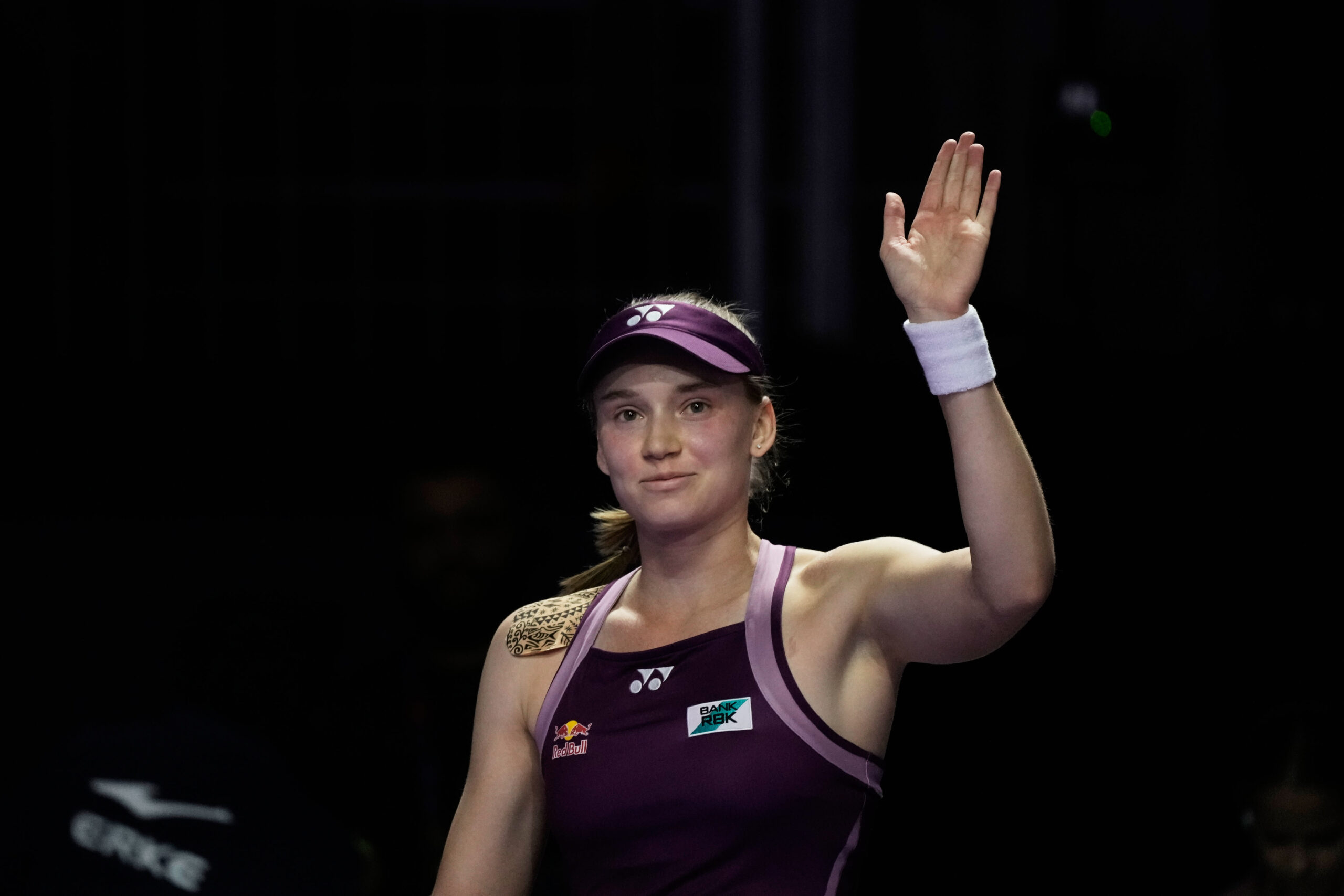 Jelena Ribakina okuplja da pobedi Džesiku Pegulu u polufinalu VTA finala