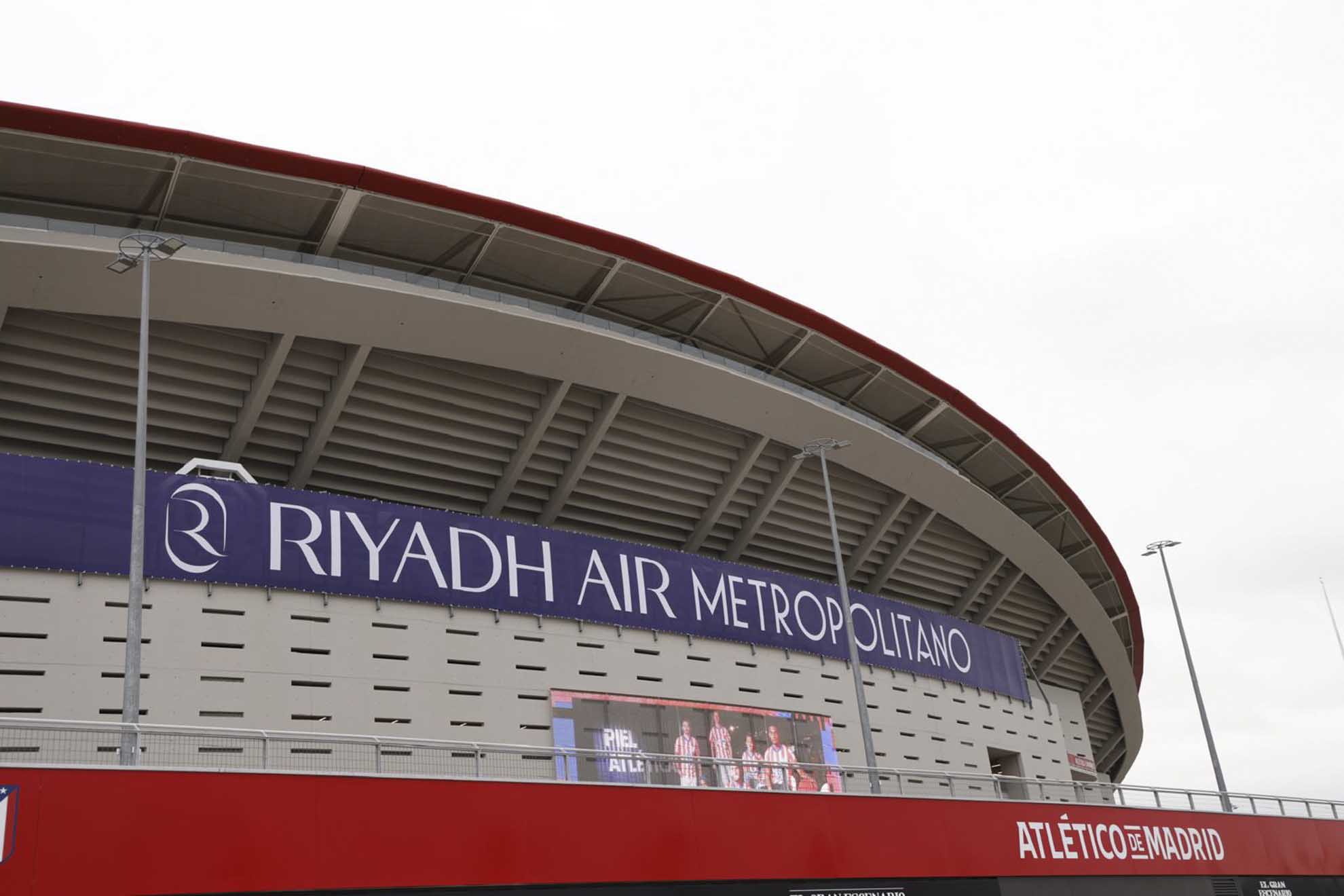 Pogled na eksterijer stadiona Riiadh Air Metropolitano.