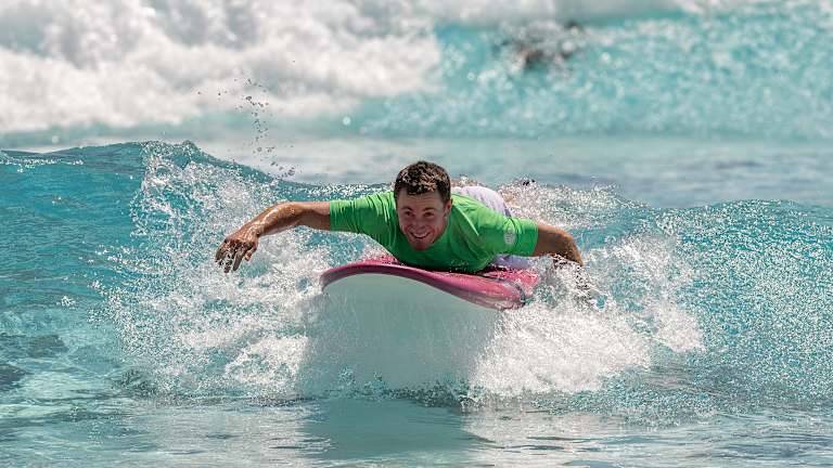 Dole u URBNSURF talasnom parku, surf je definitivno bio za Caspera Ruuda i njegove kolege Norvežane.
