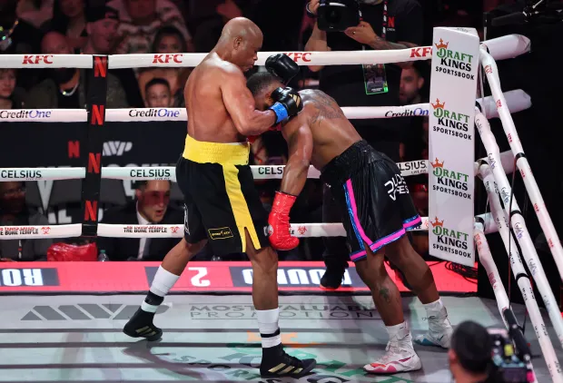 Anderson Silva završava Tajrona Vudlija kombinacijom u 2. kolu