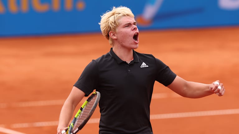 Dijego Dedura je proslavio da postane prvi igrač rođen 2008. godine ili kasnije koji je osvojio ATP meč.