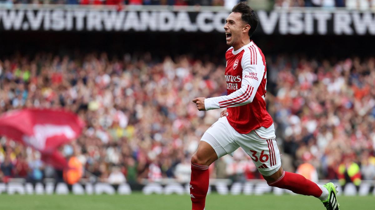 Premijer liga: Arsenal thrash Aston Villa, Mančester Junajted razočarati protiv Volverhamptona