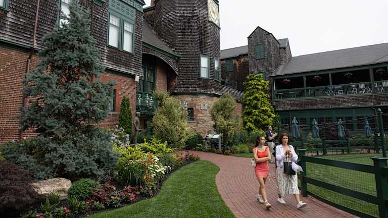 Sahat-kula je samo jedan od vizuelnih dragulja po dolasku u Nevport Casino.
