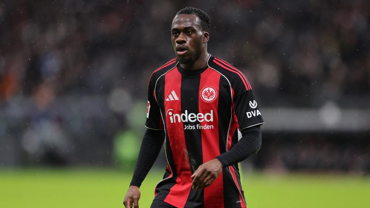 Ajntraht Frankfurt: Uspešan debi Arnauda Kalimuenda kontroverzan je u Nemačkoj