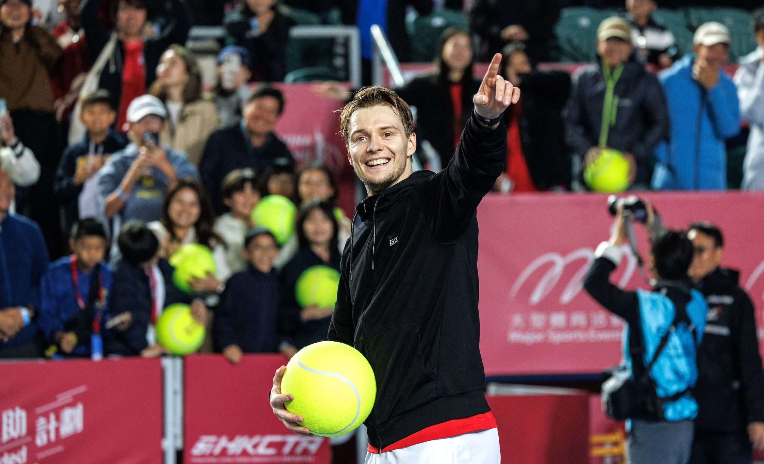 Aleksandar Bublik obezbeđuje Top 10 debi nakon osvajanja titule u Hong Kongu