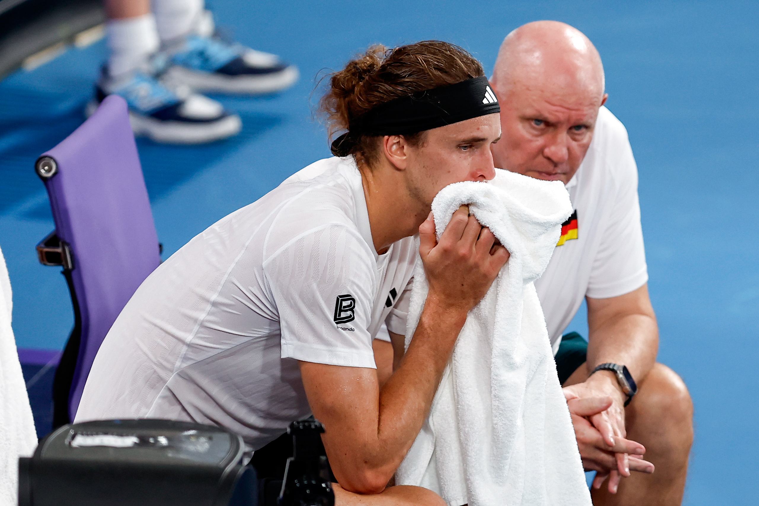 Aleksandar Zverev se ljuti na servis Huberta Hurkača u porazu od Junajted kupa