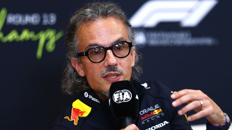Laurent Mekies govori na svojoj prvoj FIA konferenciji za štampu kao šef Red Bul tima na 2025 Velika nagrada Belgije
