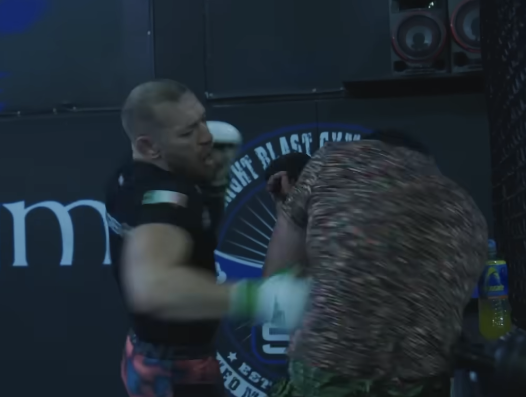 Mekgregor se ponovo sastao sa trenerom Kavanaghom tokom najnovijih snimaka sa treninga