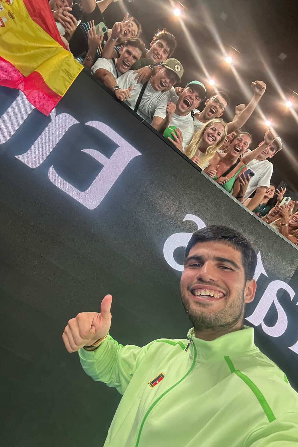 Grupa od sedam španskih prijatelja sa Alkarazom.