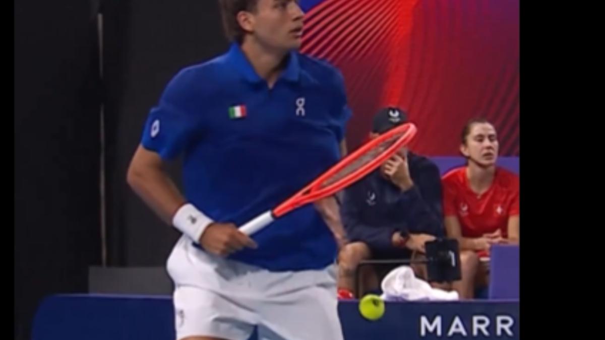 Retko viđeno: Flavio Cobolli gubi bod nakon što mu lopta padne iz džepa