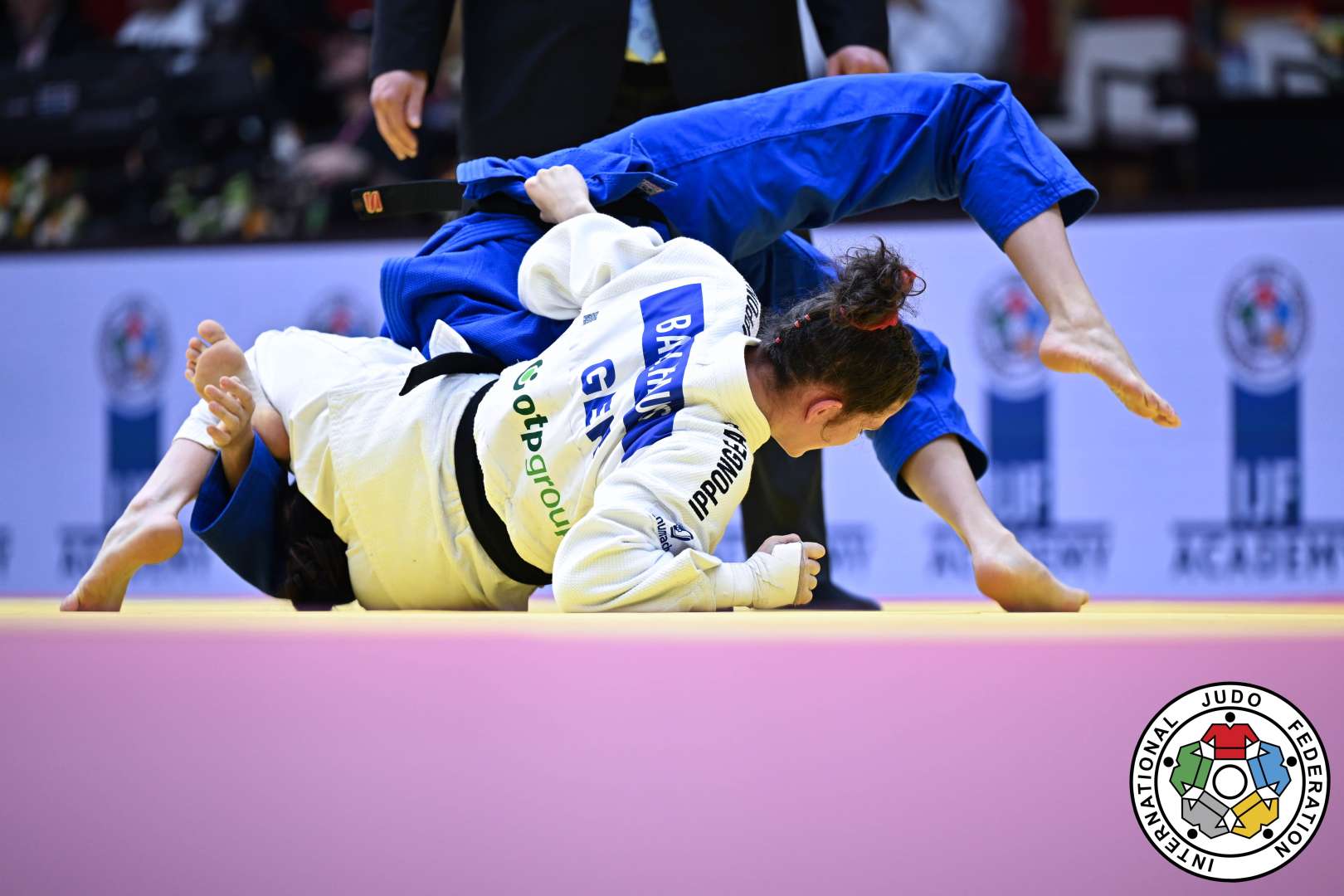 Zemaljski radnik Mascha Ballhaus Nemački top medalja kandidat