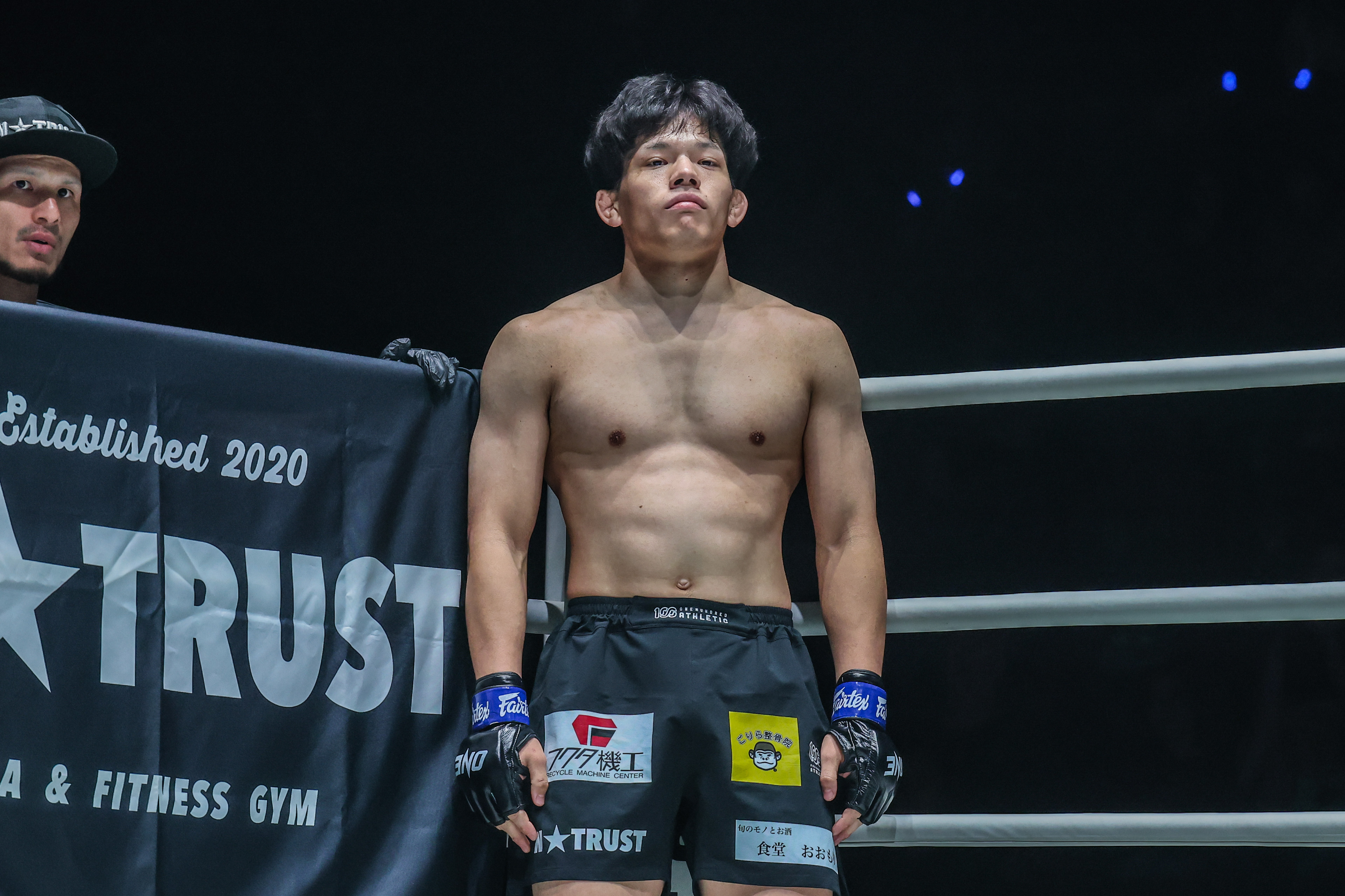 Adrijan Li Shozo Isojima Jedan borba Noć 40 9.jpg