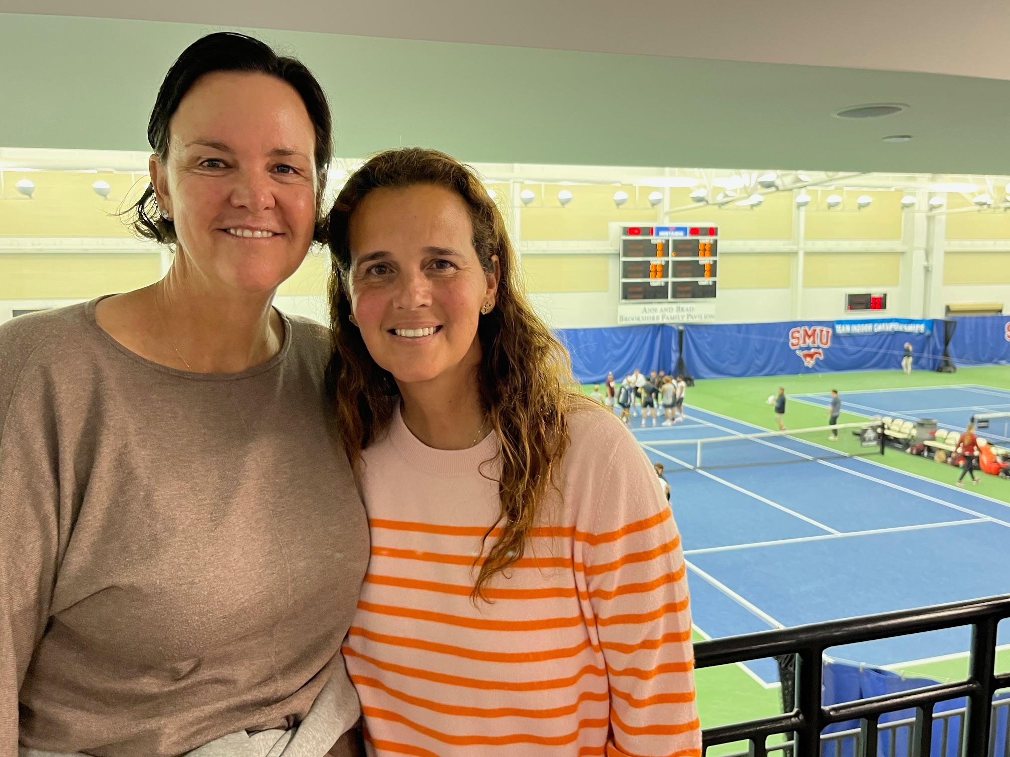 Lindzi Davenport, Meri Džo Fernandez gledaju sinovi osvojiti NCAA debi zajedno 30 godina nakon njihovog trijumfa na Rolan Garosu