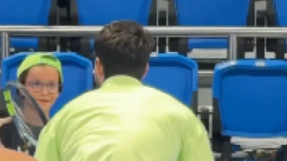 Alcarazov veliki detalj: on daje reket finala Joseluovom sinu