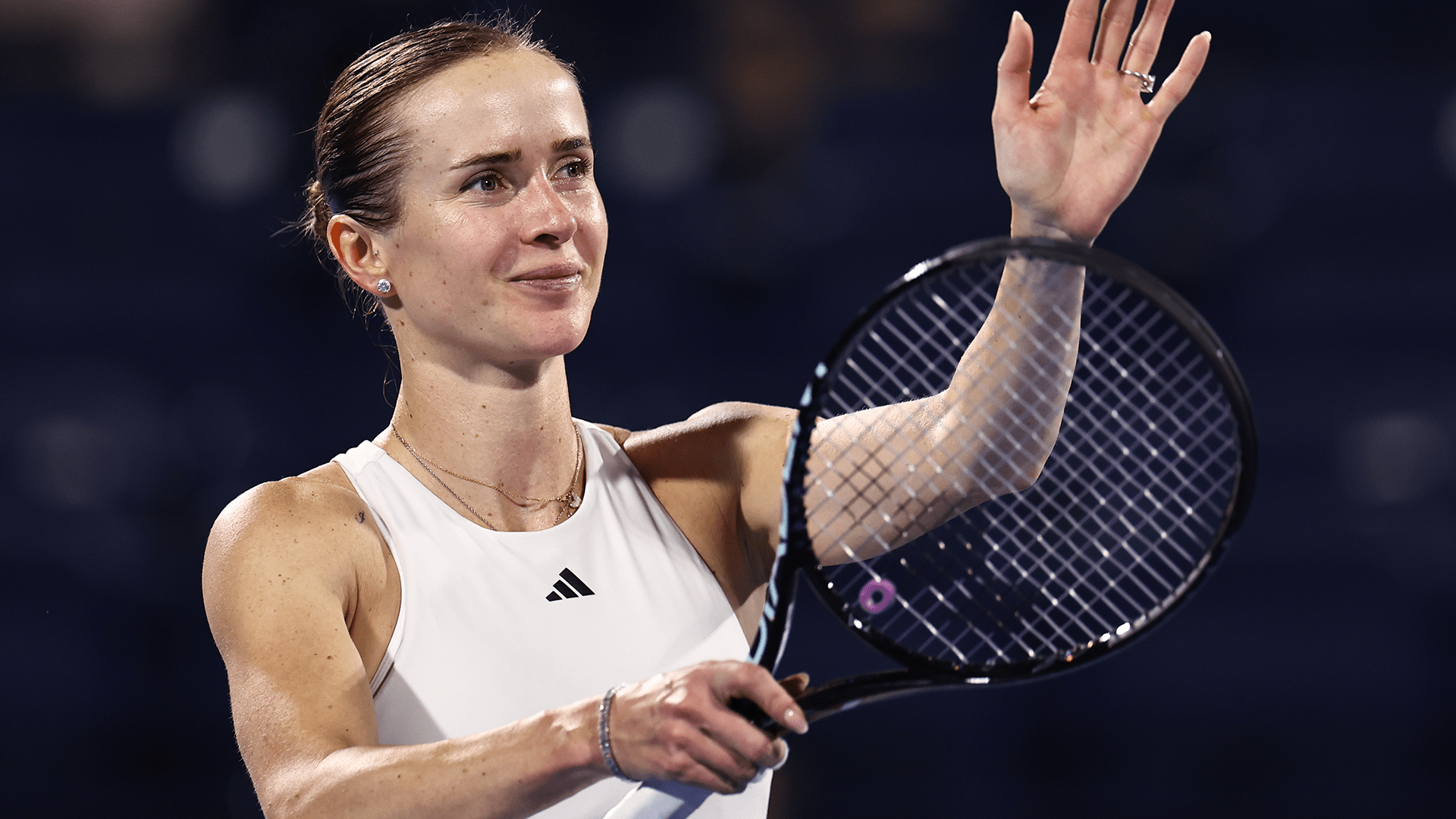 Elina Svitolina "bori se kao Ukrajina," pobeđuje tri sata Dubai tussce protiv Coco Gauff