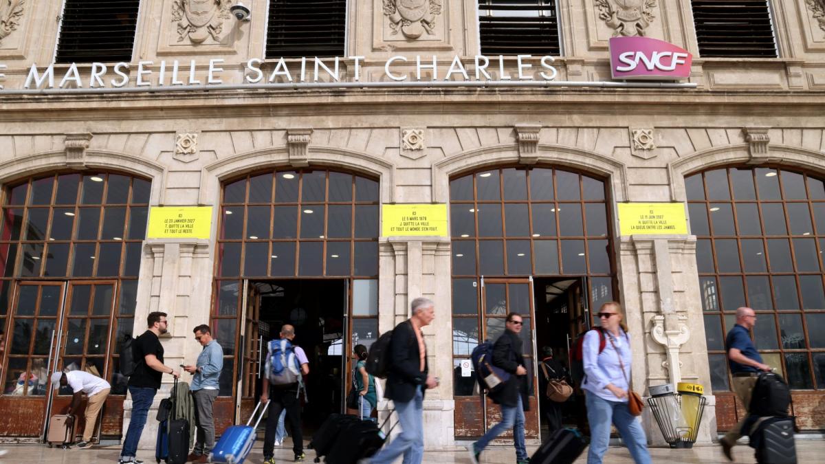 Policija jedva izbegla tuču između navijača OM i PSŽ-a u Marseju