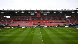 Stade Rennais: neprijateljski baner navijača