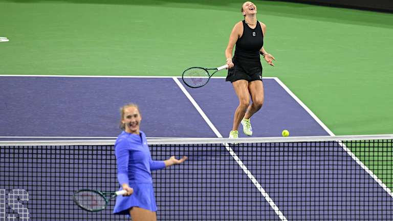 Reakcije u skladu na Bublikov servis ispod pazuha, što je rezultiralo uzastopnim letovima.