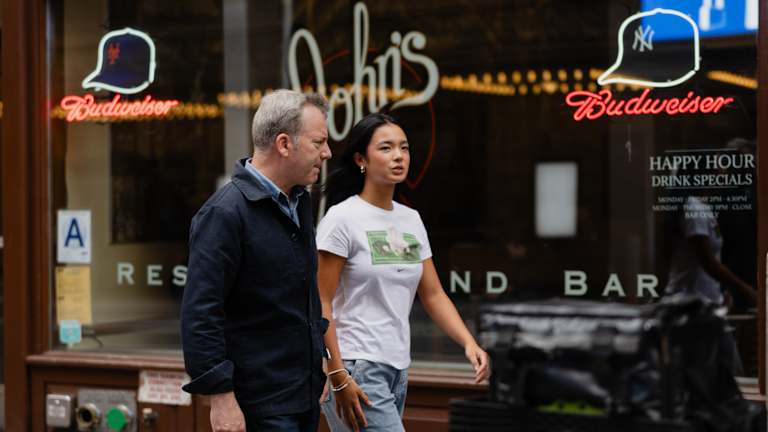 Gledajte originalni sadržaj, kao što je ekskluzivni intervju Jona Wertheima sa Aleksandrom Eala, pored pokrivenosti turneje.