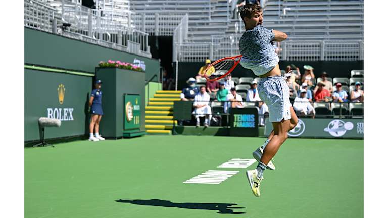 ... ali Cobolli je pocepao forhend return viner da obezbedi trenutni mini brejk.