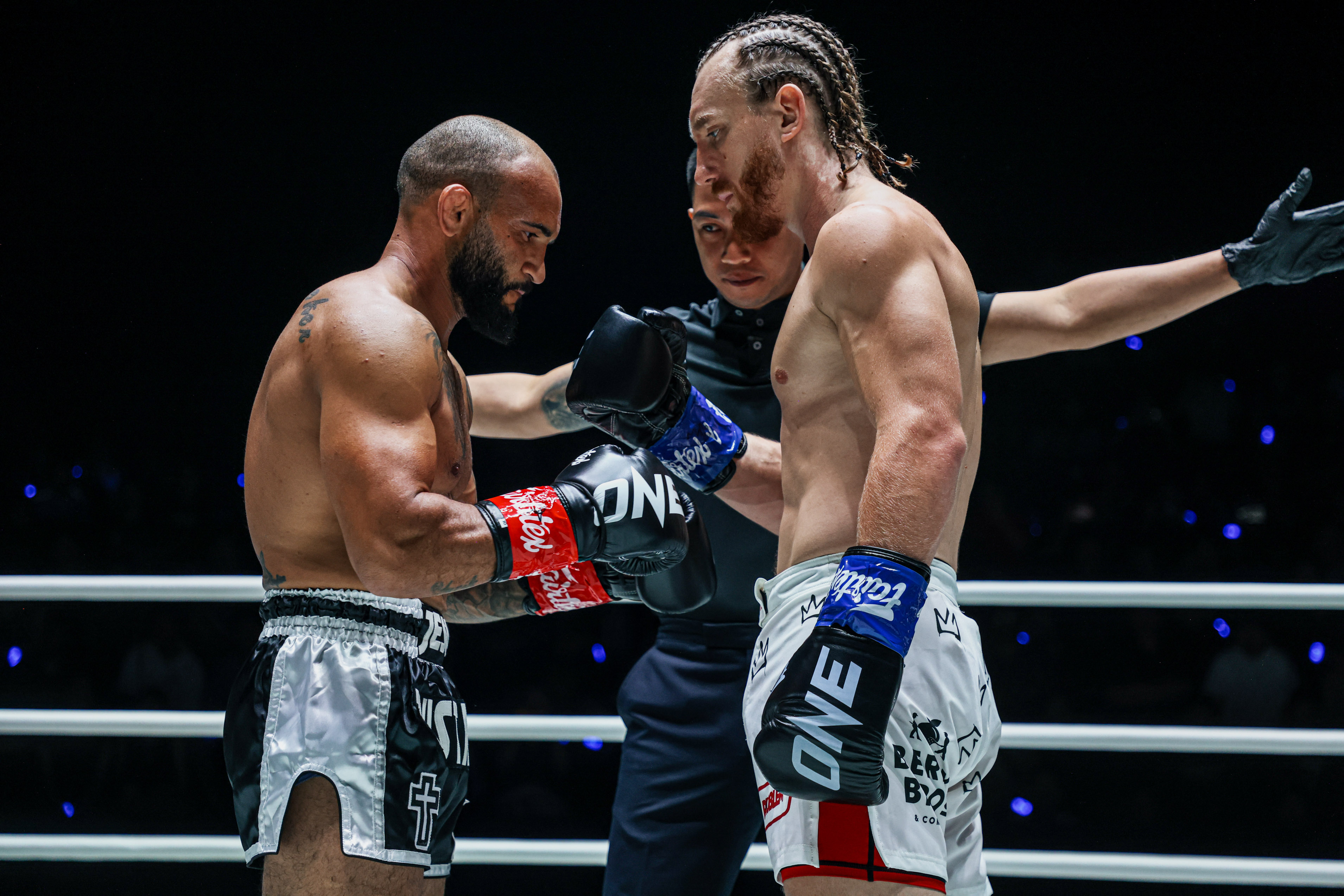 Ben Voolliss Džon Lineker Jedan borba noć 41 3.jpg