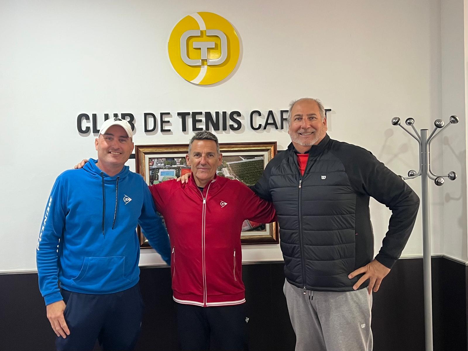 Oskar Garsija, Jose Luis Sanz i Luis Mediero u teniskom klubu Carlet u RPT Omladinski krug - Marca bi Vilson povered bi Ambrosia