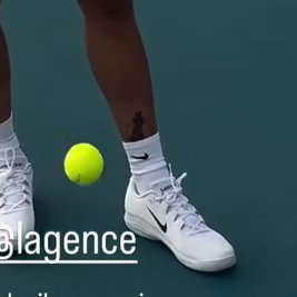 Kengur koji viri iz Alkarazove leve noge.