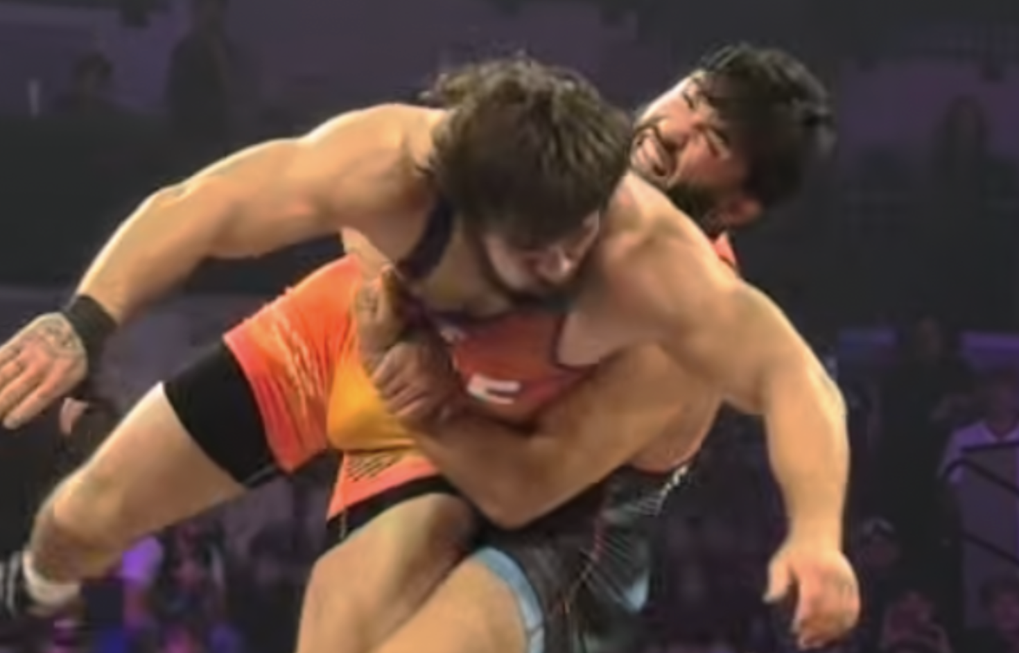 Arman Carukian krstarenja RAF-om pobedom nad Georgiom Poullasom