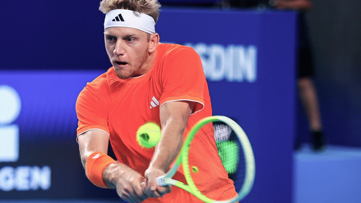 Davidovič prevazilazi Menšikov vremenski gubitak i prolazi u osminu finala: "Zamolio me je da pauziram 40 puta"