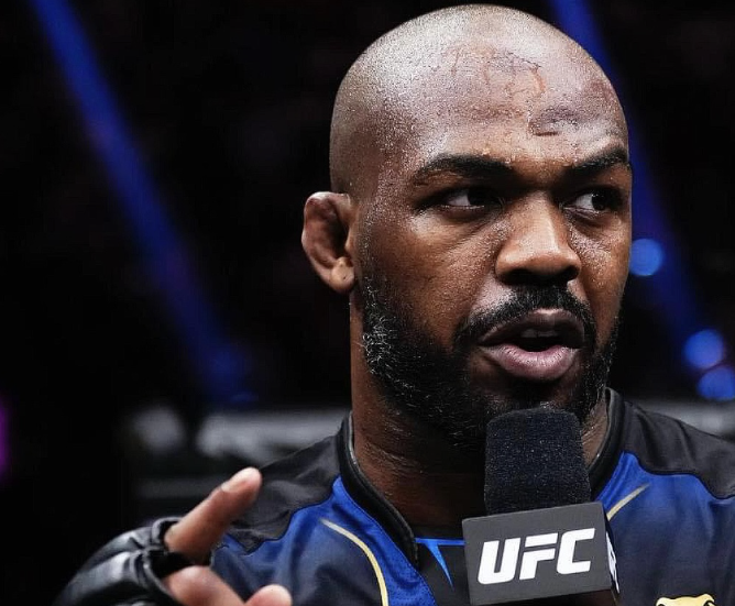 Džon Džons uzvraća na Vhite penziju potraživanja