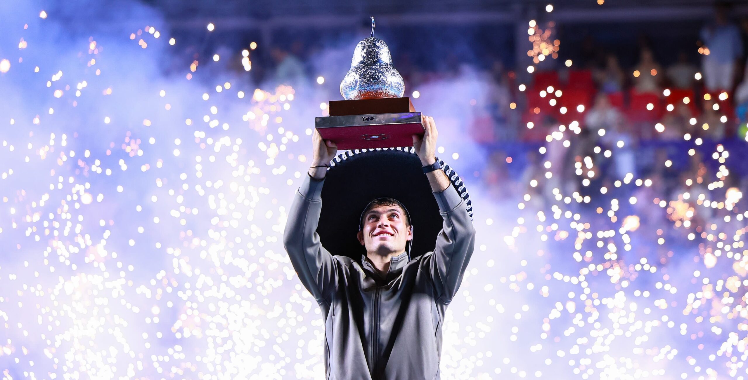 Flavio Cobolli pobedio Frances Tiafoe da osvoji titulu u Akapulku, postavljen da se probije u Top 15