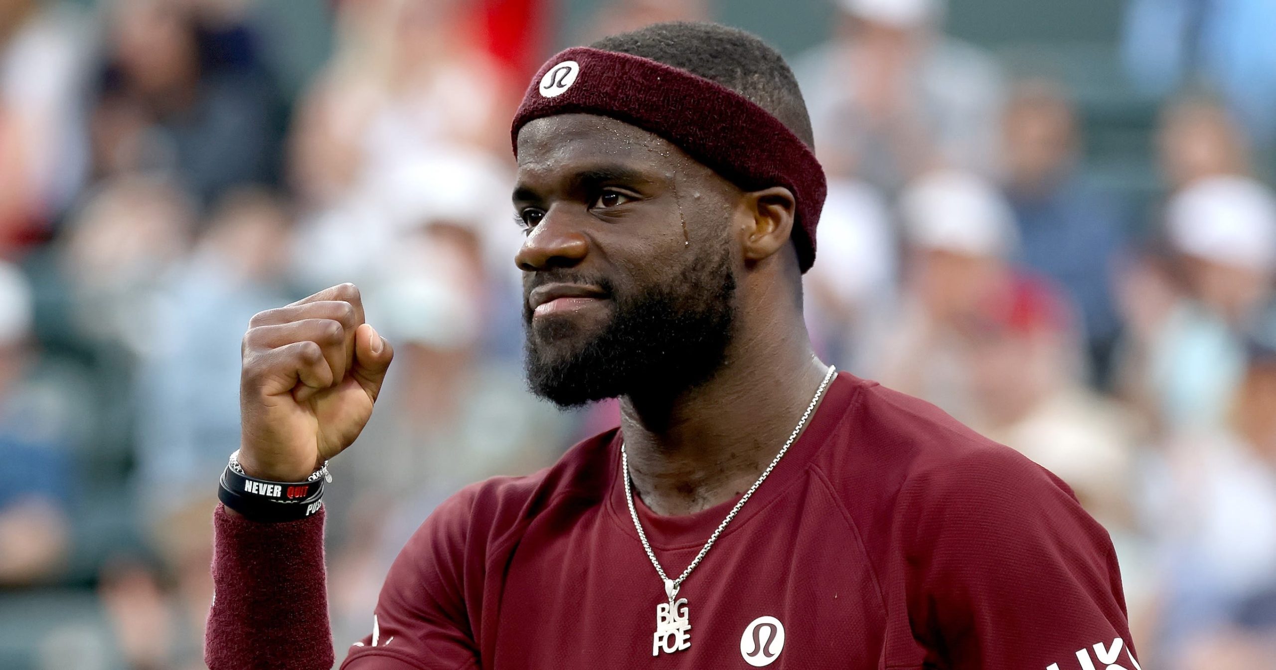 Fransis Tiafoe čuva dve meč lopte da izbaci branioca titule Jakub Mensik u Majamiju