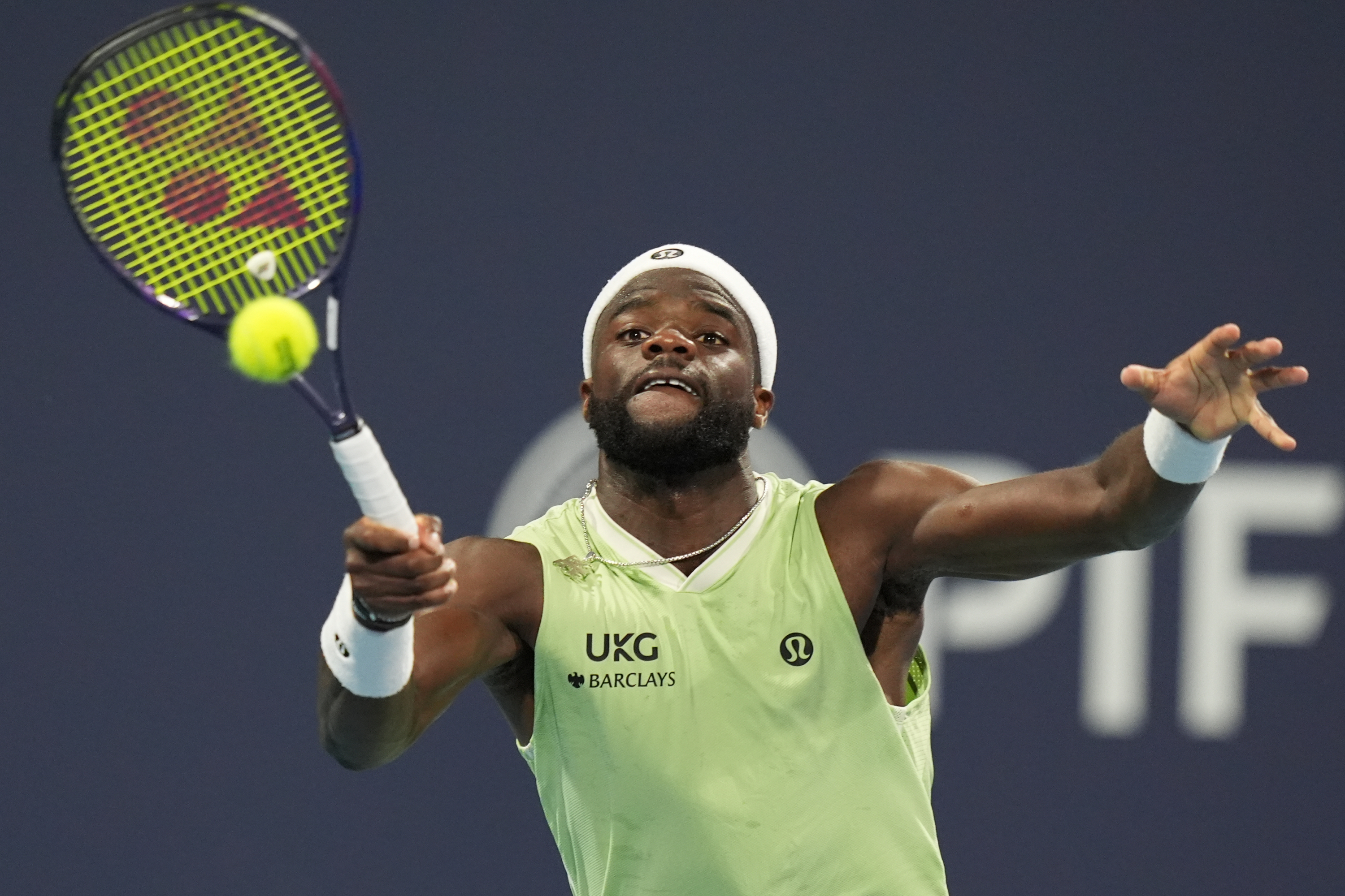 Tiafoe udara desnom nogom.